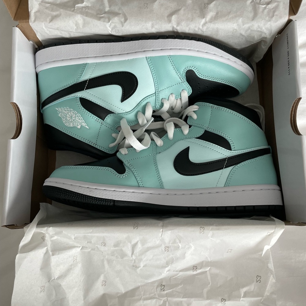 Women's Nike Air Jordan 1 Mid Aqua Size 10 Light Dew / Teal Black BQ6472-300.